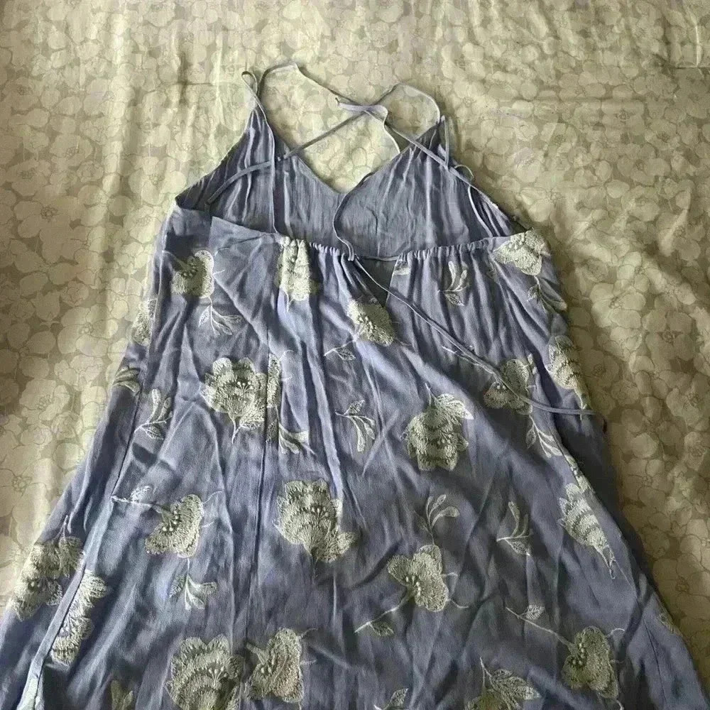 Lush embroidered dress - Picture 9 of 12